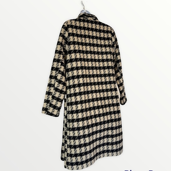 BB Dakota Houndstooth Drape Coat
BB DAKOTA BY STEVE MADDEN - Picture 9 of 9